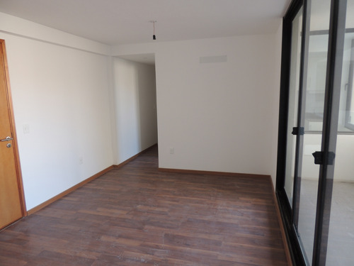 Venta Apartamento 2 Dormitorios Ciudad Vieja. Opción Garaje Con Renta