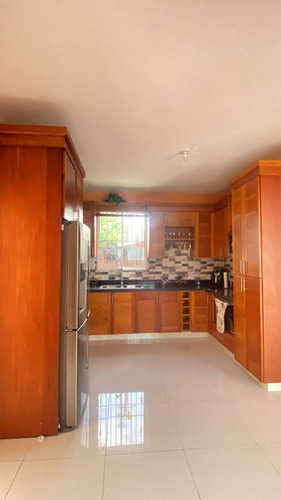 Vendo Preciosa Casa En Tamboril En La Urbanización República De Israel En Santiago, República Dominicana