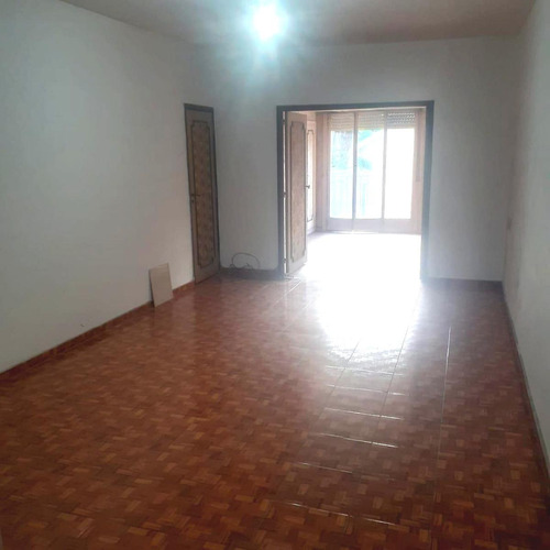 Se Vende Dpto 3 Amb. Al Frente Con Balcon + Hab. De Servicio En Colegiales A Reciclar