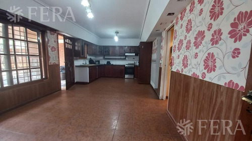 Imagen 5 de 30 de Venta Casa 5 Ambientes Con Cochera, Fondo Con Piscina Y Quincho En Quilmes (30689)