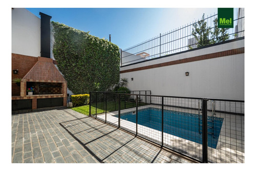 Imagen 1 de 30 de Impecable Casa Con Jardín Y Pileta