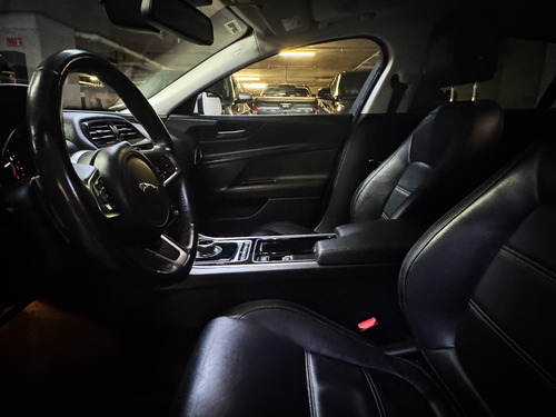 Jaguar XE XE PRESTIGE