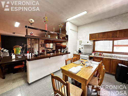 Casa En Venta 5 Ambientes, Morón