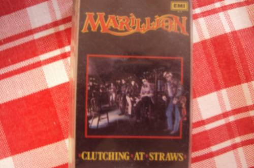 Caset Marillion Clutching At Straws