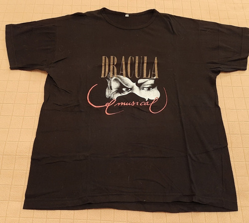 Remera Negra Manga Corta Drácula El Musical Talle L