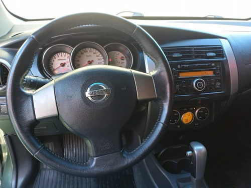Imagem 9 de 13 de Nissan Livina 1.8 Sl X-gear 16v Flex 4p Automático