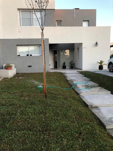 Hermosa Casa Con Pileta Lista Para La Temporada!!