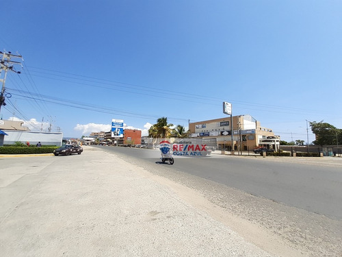 En Venta Local Comercial En Planta Baja En Centro Comercial Morrocoy Plaza, Tucacas.