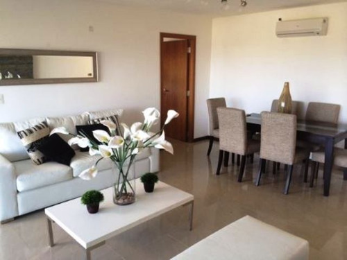 Apartamento En Venta De 2 Dormitorios En Punta Ballena