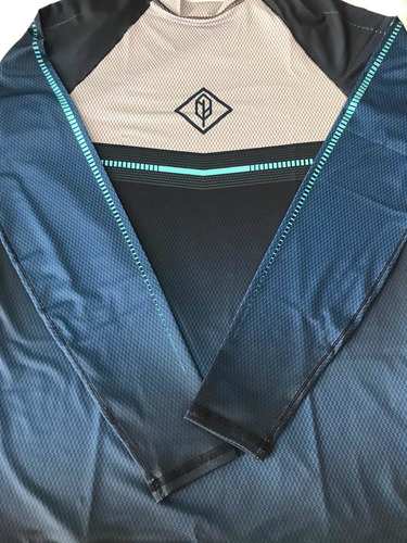 Imagem 4 de 4 de Camiseta Surf Esporte Água Desenho Estilo Fibra De Carbono