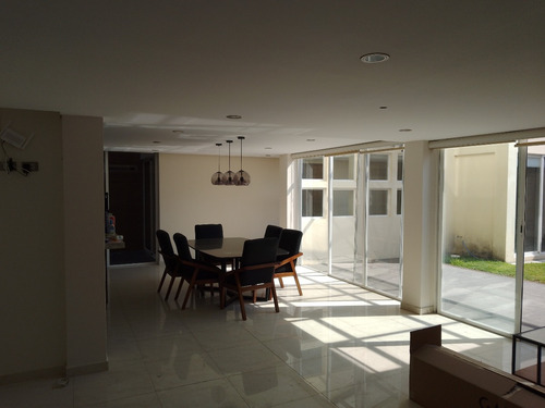 Renta Exclusivo Departamento, Amplio, Cómodo, Bien Ubicado Y De Lujo, Con Terraza, 3 Recámaras Con Closet Y Baño Cada Una, Solo 3 Unidades, Tercer Nivel Premium, Renta Ejecutiva, Cocina Integral.