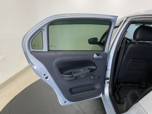 Imagem 9 de 19 de Volkswagen Voyage 1.6 Vht Total Flex 4p