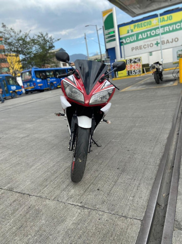 Yamaha R15 2015