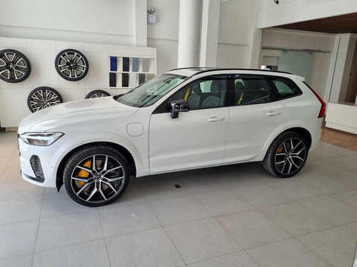 Imagen 10 de 25 de Volvo Xc60 B6 Inscription