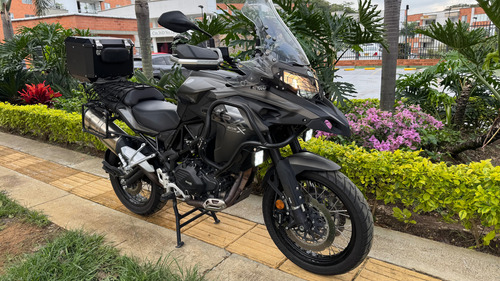 Moto Con Accesorios De Lujo Originales