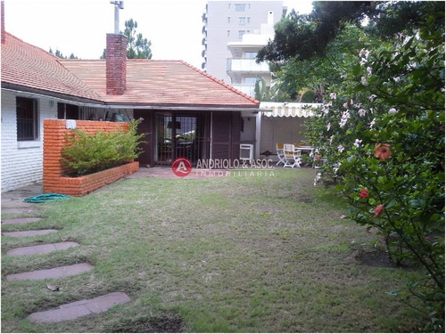 Casa En Zona De Playa Brava Y Aidy Grill- Ref: 5328
