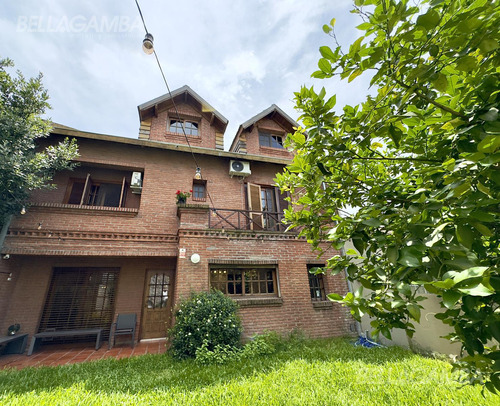 Casa En Venta Con Jardín En Olivos Residencial