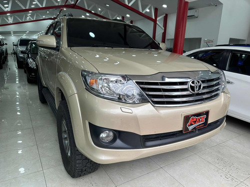 Imagen 2 de 13 de Toyota Fortuner Sr