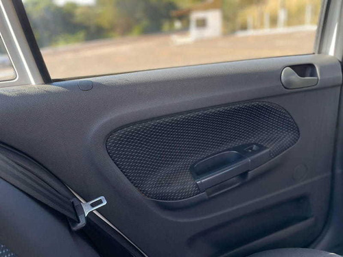 Imagem 8 de 14 de Volkswagen Novo Voyage 1.0 2015