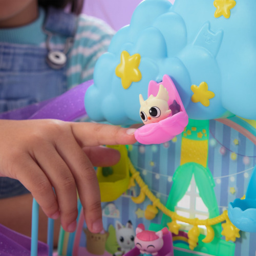 Gabbys Dollhouse, Sala De Juegos En La Oreja De Cuidado De Los Gatitos, Set De Juego De 17 Piezas Con 4 Figuras Y Muebles Para La Casa De Muñecas, Juguetes Para Niños Y Niñas A Partir De 3 Años