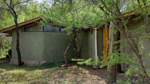 En Venta Hermosa Propiedad Sustentable Enclavada En Monte Autóctono | Va. De Las Rosas, Traslasierra