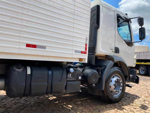 Volvo Vm 270 4x2 Cabine Leito Com Bau