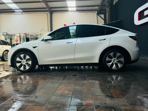 Tesla Model Y Manejo Autonomo 2020