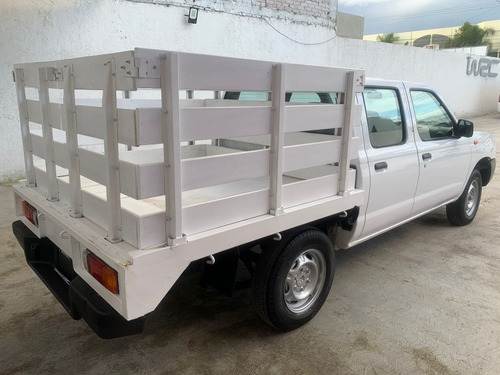 Imagen 15 de 15 de Nissan Np300 Doble Cabina Estacas