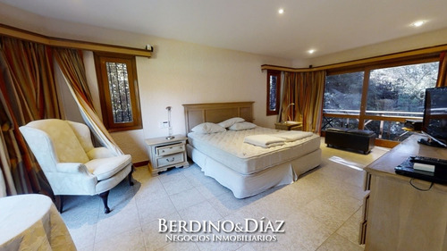 Preciosa Mansión En Exclusivo Barrio Beverly Hills- Ref: 326
