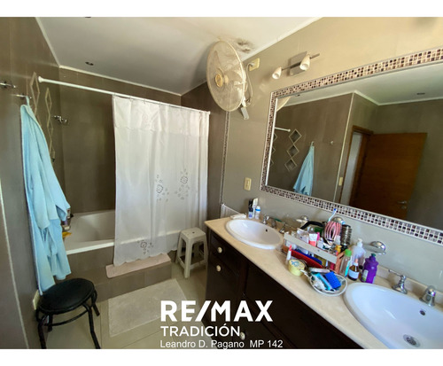 Casa En Venta Ubicación Residencial 7 Ambientes.-