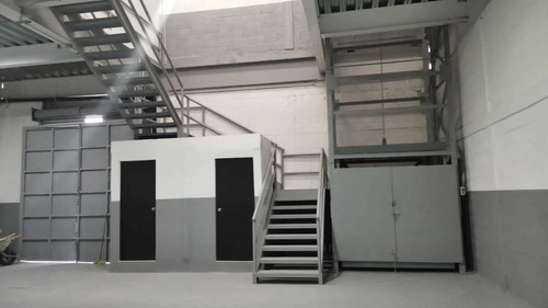 Imagen 3 de 11 de Bodega Con Oficinas Dentro De Parque A 200 Metros Del Metro