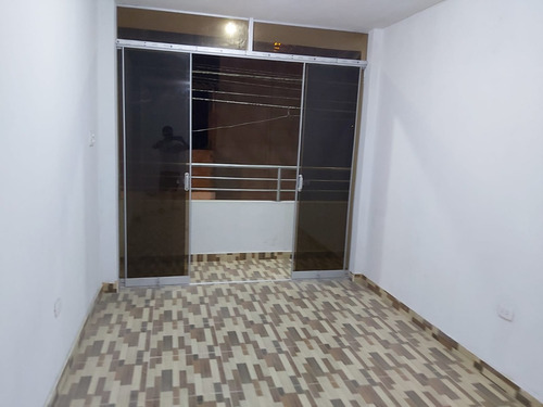 Alquilo Departamento Urb. Sta. Margarita 3ra. Et. (2do. Nivel) (ref. : A Una Cuadra De Maxi Bodega Av. Principal)