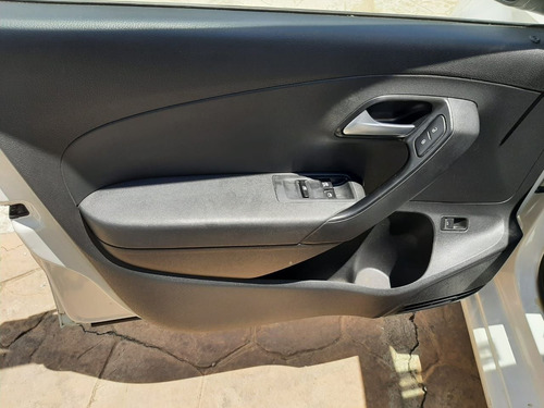 Imagen 6 de 7 de Volkswagen Vento 2016 1.6 Comfortline Mt