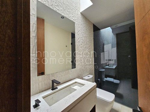 Casa En Venta En Misión San Jerónimo Con Acabados De Lujo