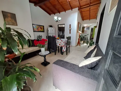 Casa En Venta En Laureles. Cod V15237