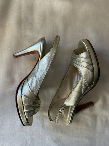 Zapatos Dorados Con Taco - Shoeup - Talle 38