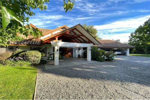 Se Vende Casa En Loteo El Golf - Talca