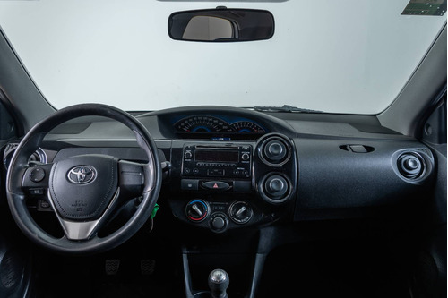 Imagen 9 de 18 de Toyota 2015 Etios 1.5 5 Ptas Xs
