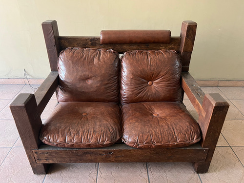 Conjunto Sofás De Madeira Rústica Maciça Peroba Mesa E Couro (Usado)