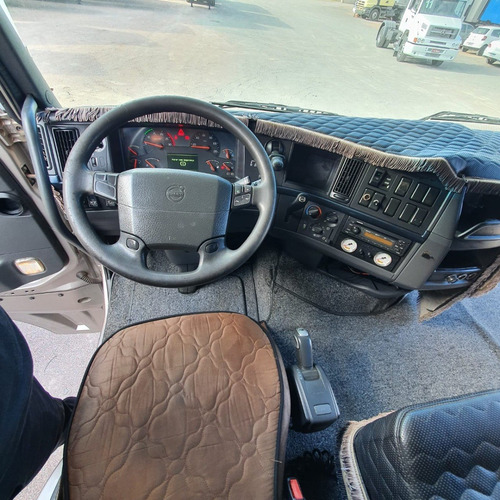 Imagem 17 de 25 de Caminhão Fh 460 Volvo 460 Cavalo 6x4 Traçado 2014 T. Alto