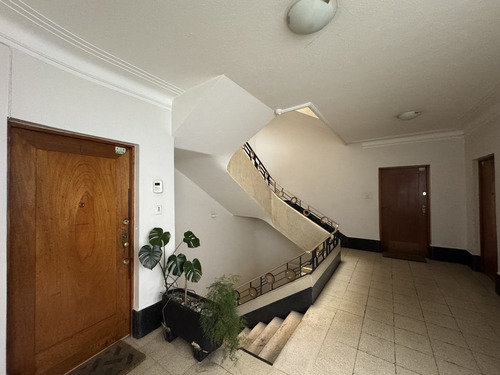 Oficina Con Balcón En Venta En Emilio Castelar 111, Polanco Iii Sección.