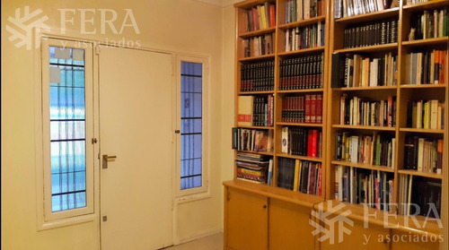Venta De Casa 5 Ambientes Con Cochera Cubierta Y Patio En Don Bosco (26796)