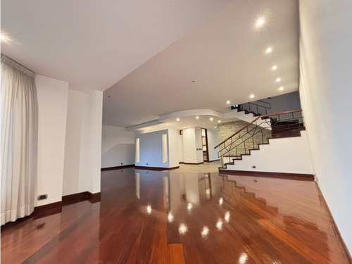 Se Vende Pb Duplex 489.84m2 3h+s/3.5b+s/3p. La Alameda