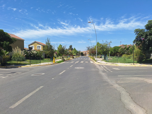 Arriendo Excelente Casa, Barrio Los Ciruelos De Buin