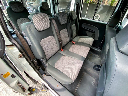 Imagem 12 de 15 de Fiat Doblo 1.8 Mpi Essence 7l 16v Flex 4p Manual