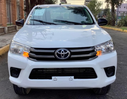 Toyota Hilux 2.7 Cabina Doble Base Mt