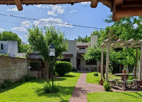 Chalet Estilo Normando Zona Céntrica Residencial Próxima A Avenida España Excelente Construcción Y Estado