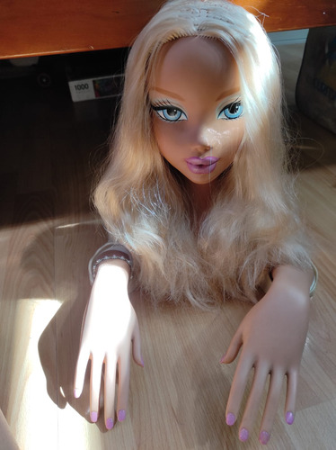 Cabeza De Barbie Para Peinar Con Manos Para Hacer Manicura (Usado)