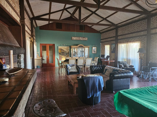 Venta De Casa En Hermosa Chacra Sobre Ruta 21