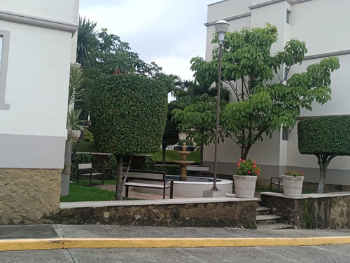 Departamento En Venta En Lomas Tzompantle, Cuernavaca.